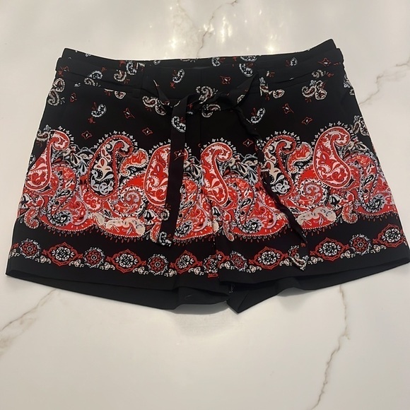Loft Riviera Belted Shorts size 00 - Picture 2 of 5